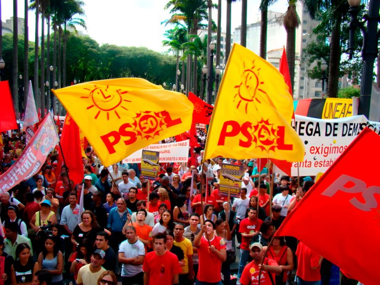 Bandeira Personalizada Política, Esportiva, Atlética Universitária.