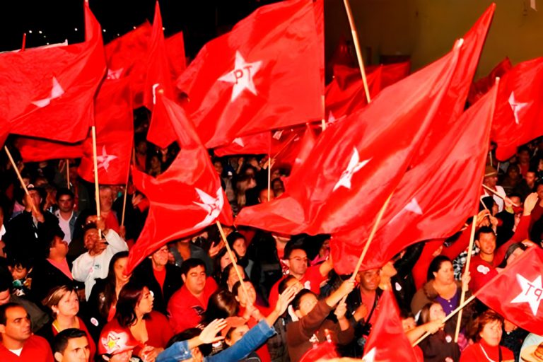 Bandeira Personalizada Política, Esportiva, Atlética Universitária.